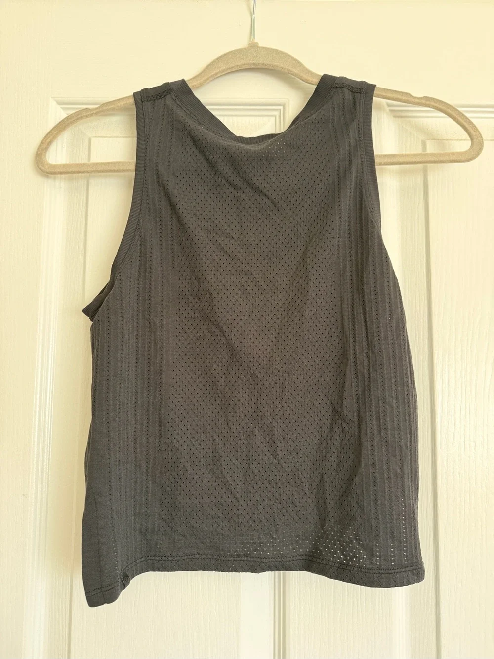 Lululemon Size 4 Women's Black Sleeveless Mesh Tank Top